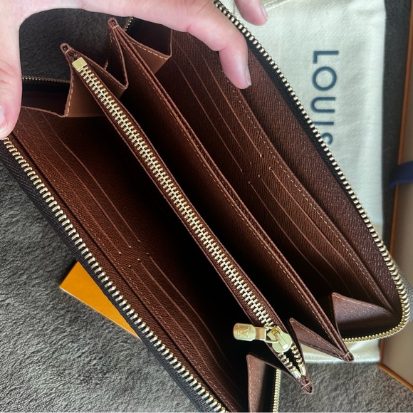 LOUIS VUITTON MONOGRAM ZIPPY WALLET LONG - Picture 7 of 12